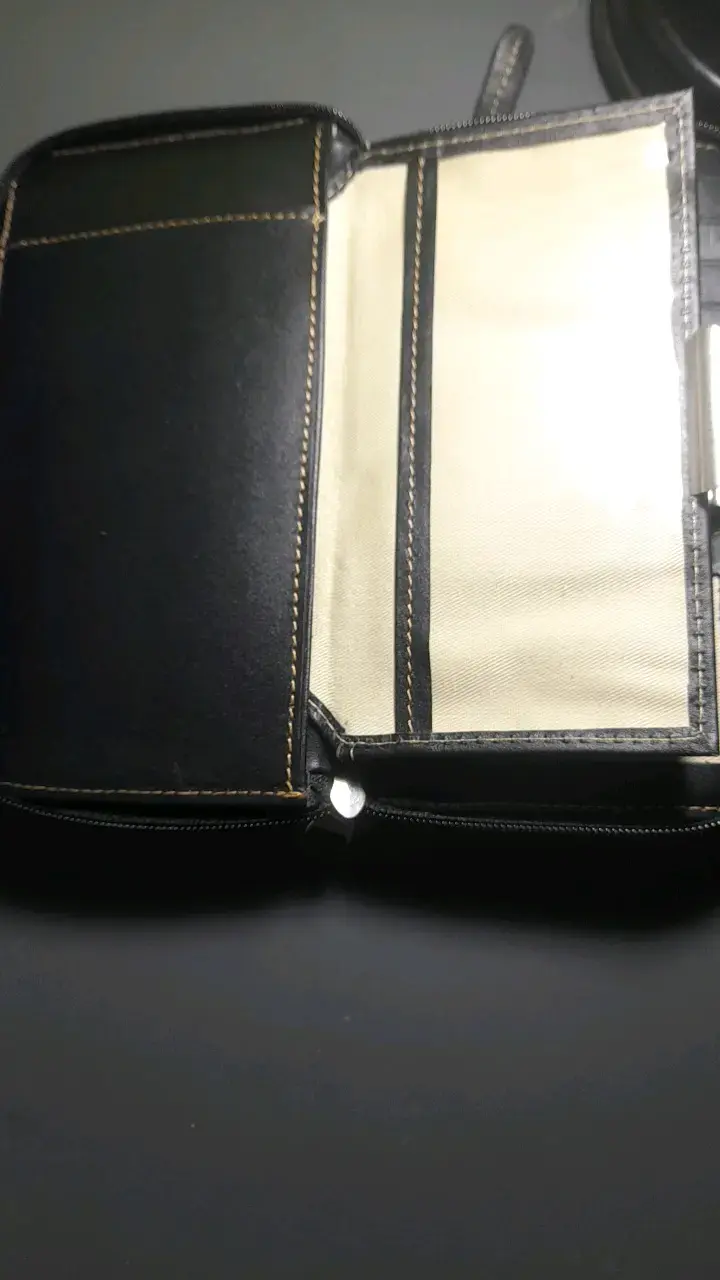 Billetera de cuero negra con múltiples compartimen - 4