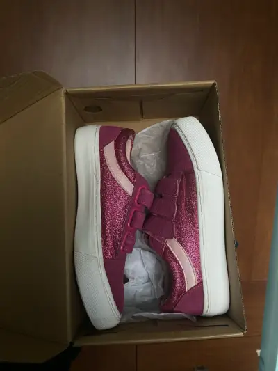 Zapatillas rosadas con velcro para niña - miniatura 2