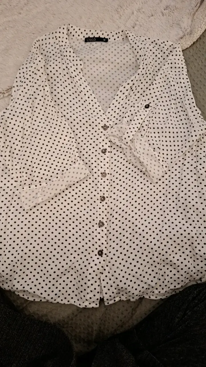 Blusa de lunares blanca Liola