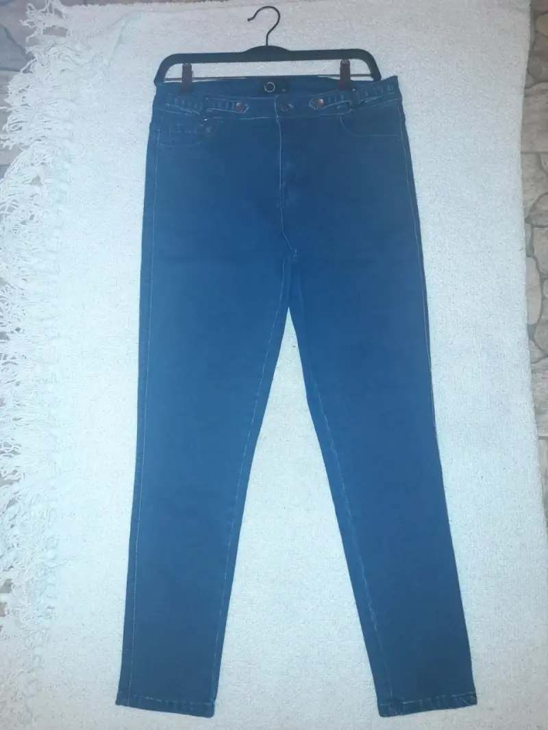 Jeans ajustados azul oscuro para mujer
