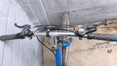 Bicicleta Brabus azul con cambios Shimano - miniatura 2