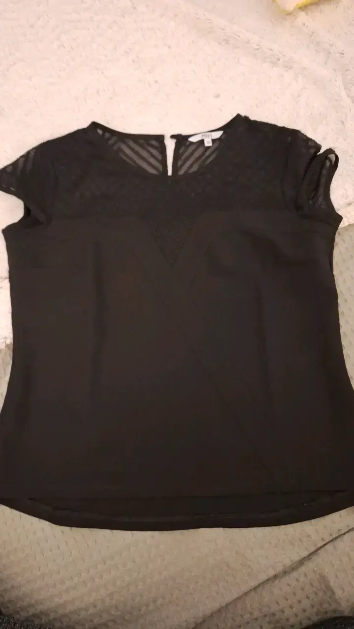 Blusa negra con encaje para mujer