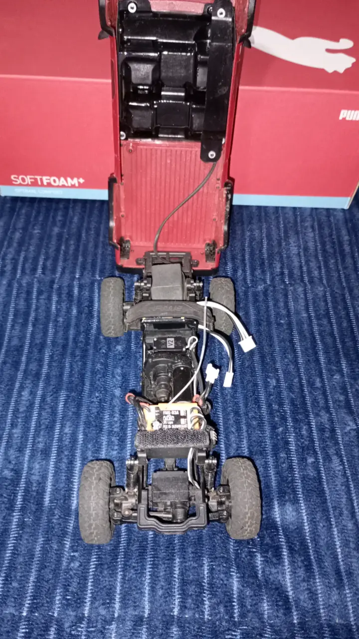 Camioneta realista RC Roja a Control Remoto - 6