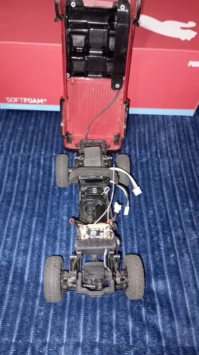 Camioneta realista  RC Roja a Control Remoto - miniatura 6
