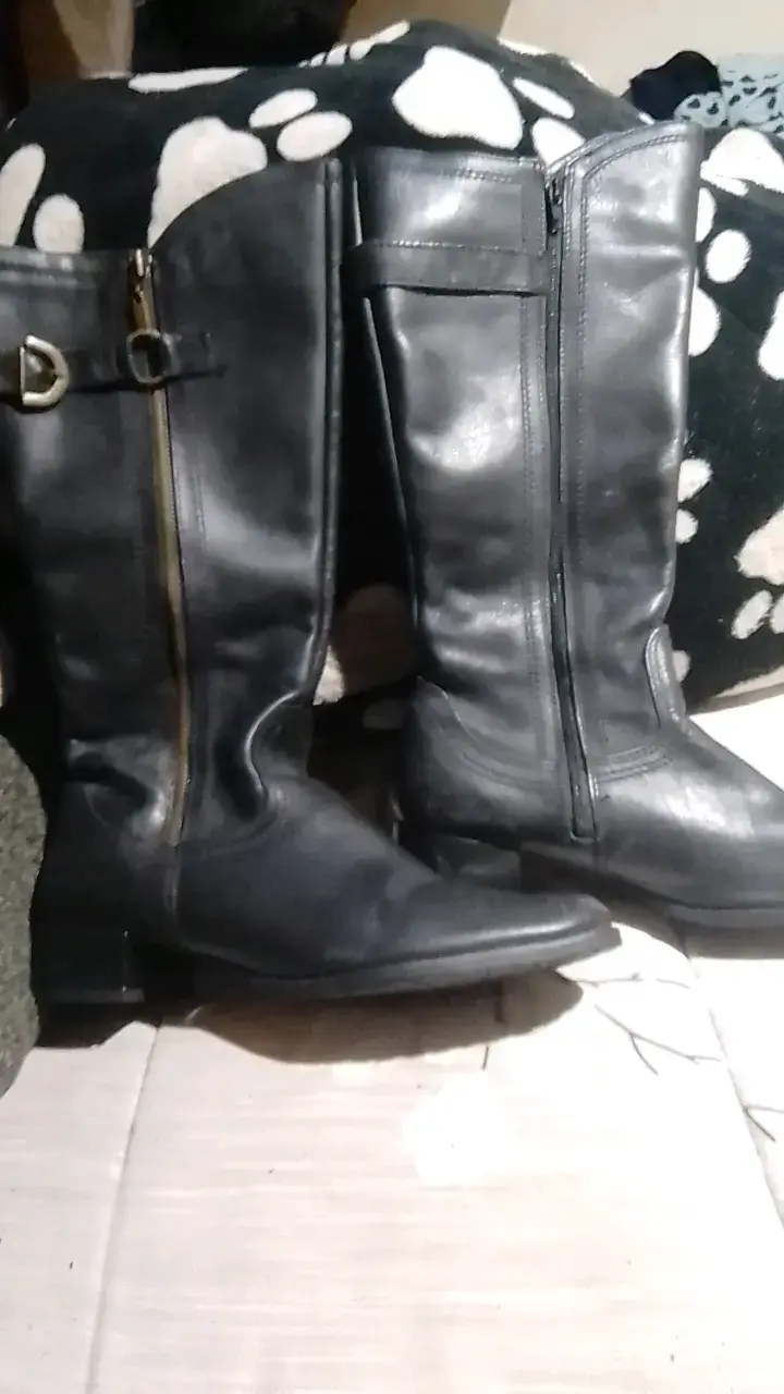 Botas negras de cuero con cierre y hebilla - 3