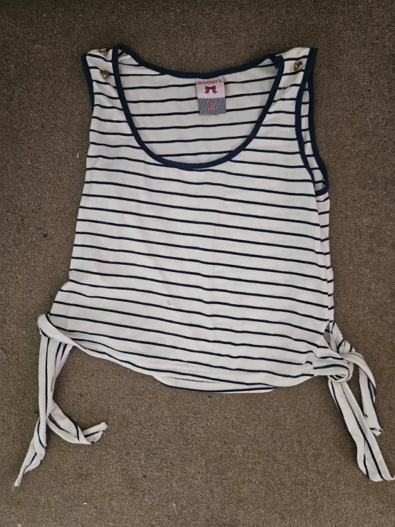 Polera sin mangas a rayas blancas y azules - 1