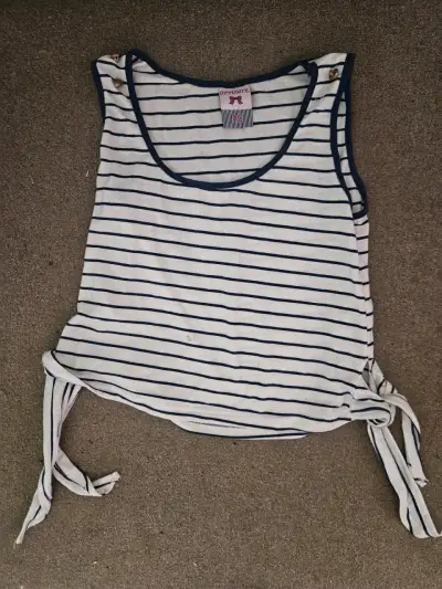 Polera sin mangas a rayas blancas y azules - miniatura 1