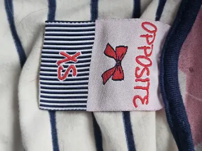 Polera sin mangas a rayas blancas y azules - miniatura 2