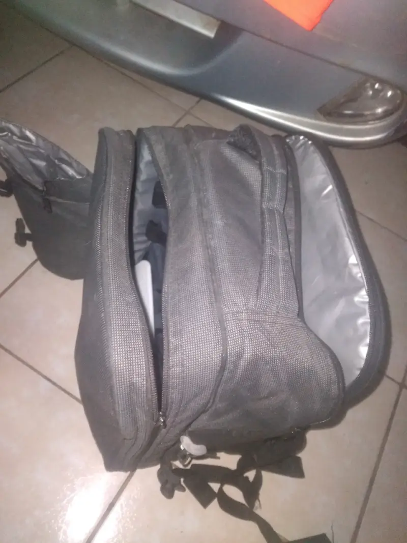 Mochila térmica negra con compartimento lateral - 2