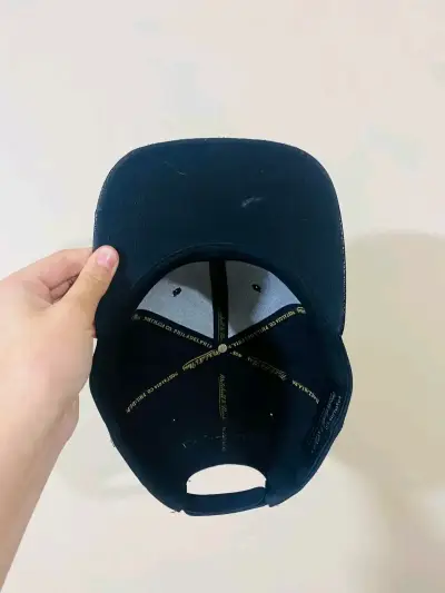 Gorra negra con logo de toro - miniatura 4