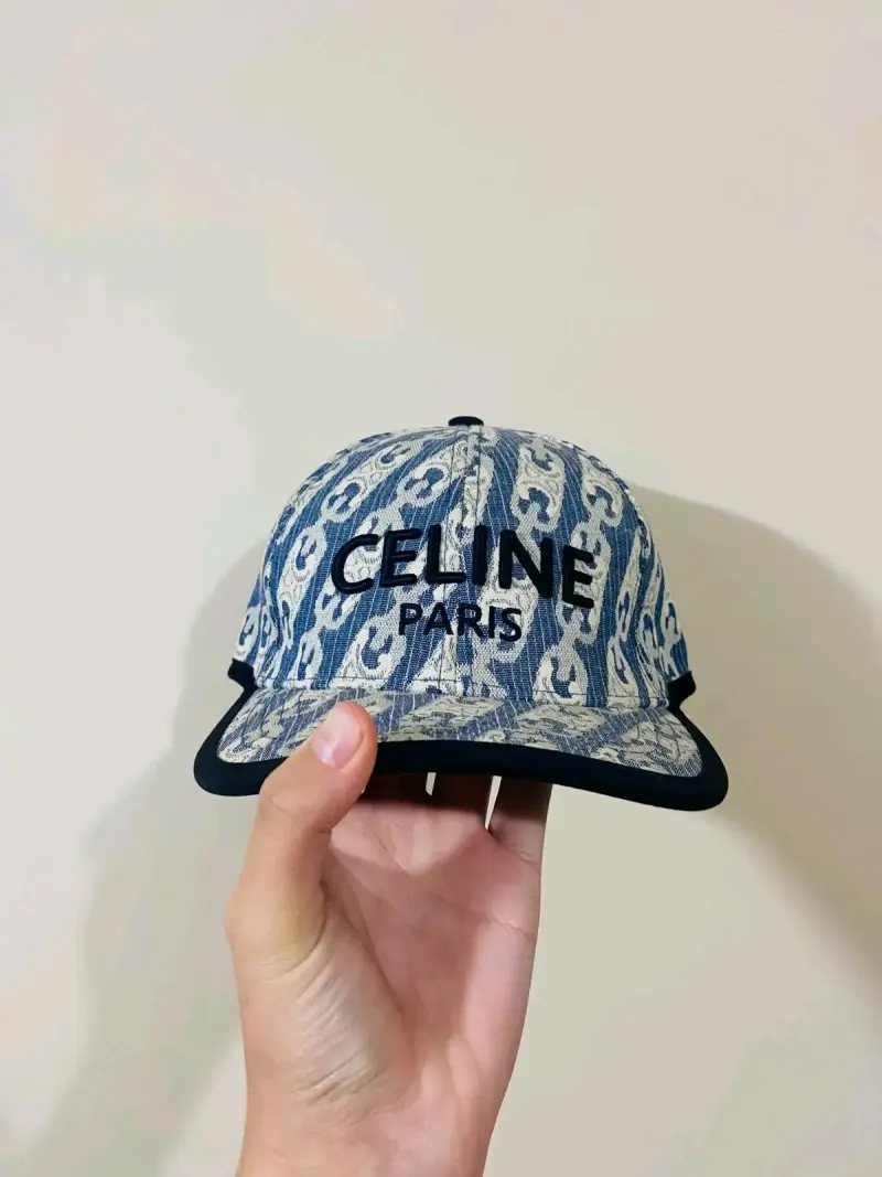 Gorra negra con logo de toro - 5