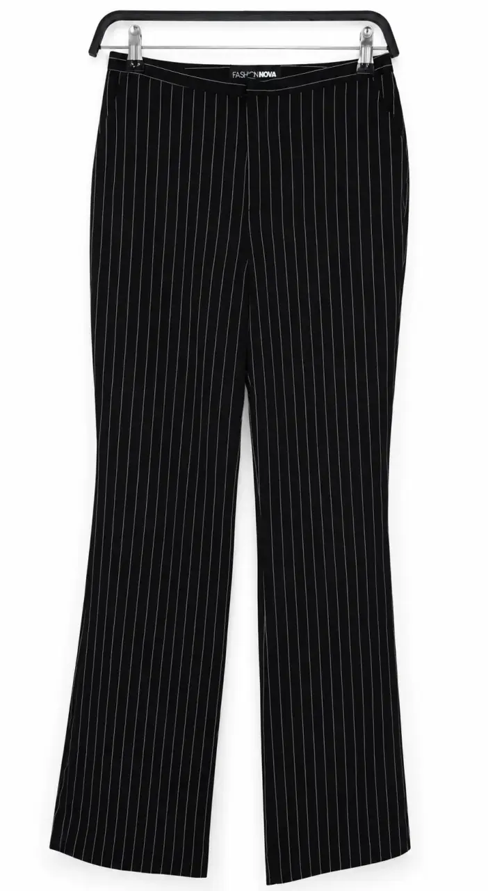 Pantalón Fashion Nova de Pierna Ancha a Rayas - 1