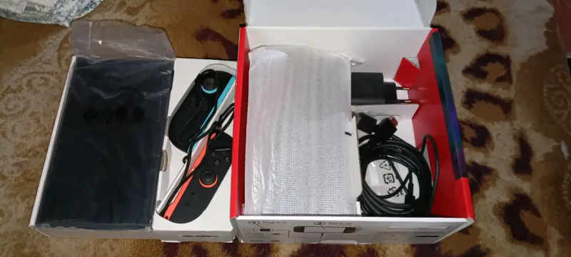 Consola Nintendo Switch con Joy-Con y accesorios - 1