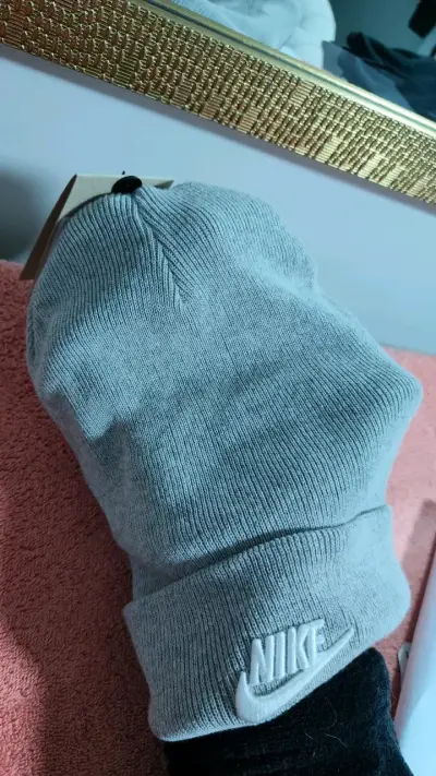 Gorro de lana gris Nike unisex - miniatura 4