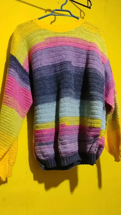 Suéter tejido a crochet multicolor para mujer - miniatura 1