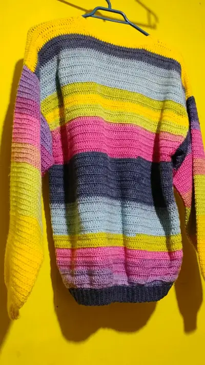 Suéter tejido a crochet multicolor para mujer - miniatura 2