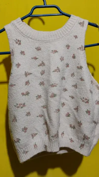 Chaleco sin mangas con diseño floral - miniatura 1