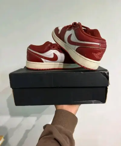 Zapatillas deportivas rojas Nike Air Jordan - miniatura 1