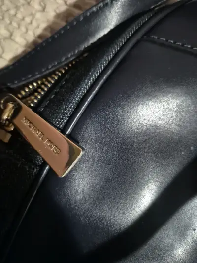 Bolso de cuero azul Michael Kors con cierre dorado - miniatura 2