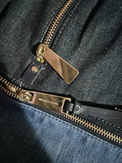 Bolso de cuero azul Michael Kors con cierre dorado - miniatura 3