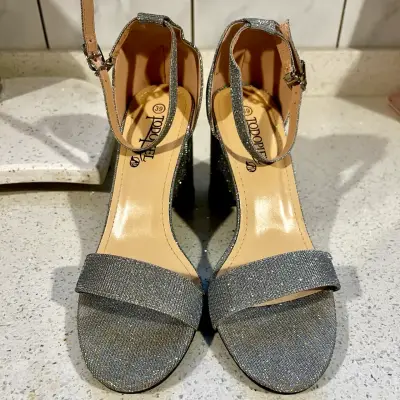 Sandalias de tacón brillantes nro. 39 - miniatura 1