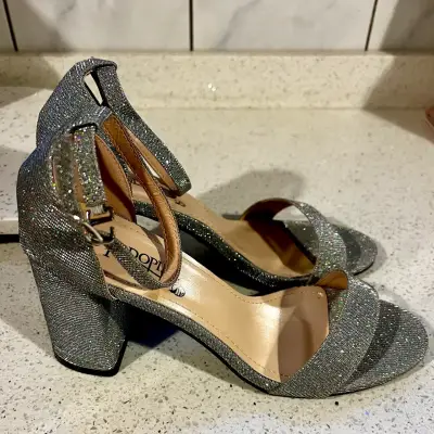 Sandalias de tacón brillantes nro. 39 - miniatura 2