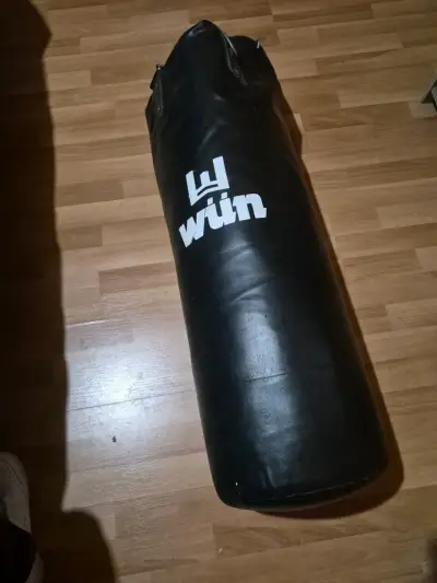 Saco de Boxeo Win Negro para Entrenamiento - miniatura 2