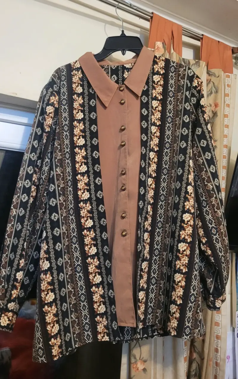 Blusa vintage estampada floral con botones