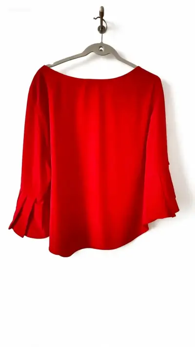 Blusa roja - miniatura 2