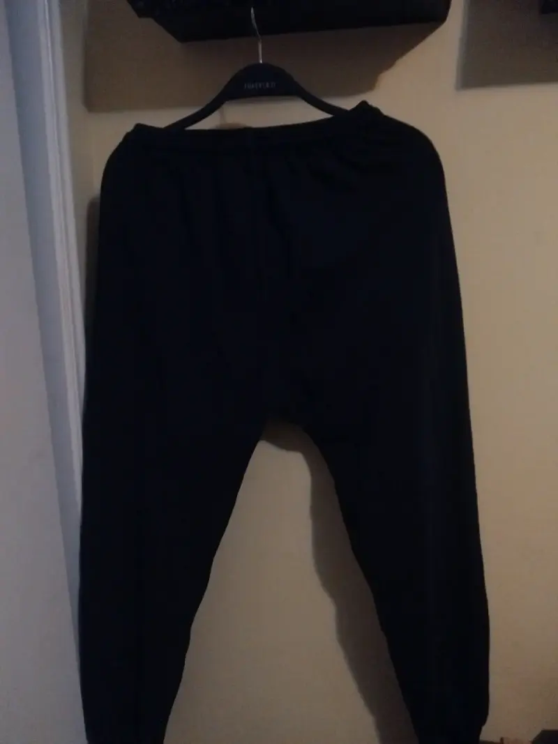 Pantalones deportivos negros con estampado - 2