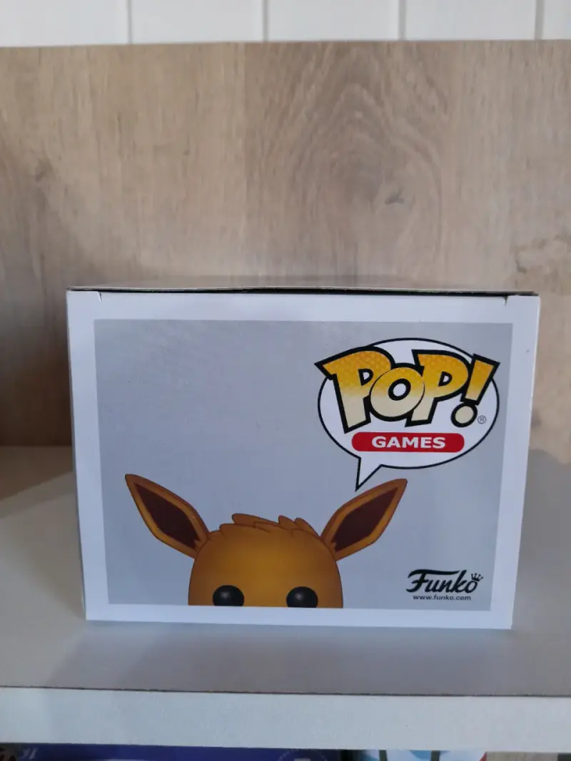 Figura Funko Pop Pokémon Eevee Edición Limitada - 5