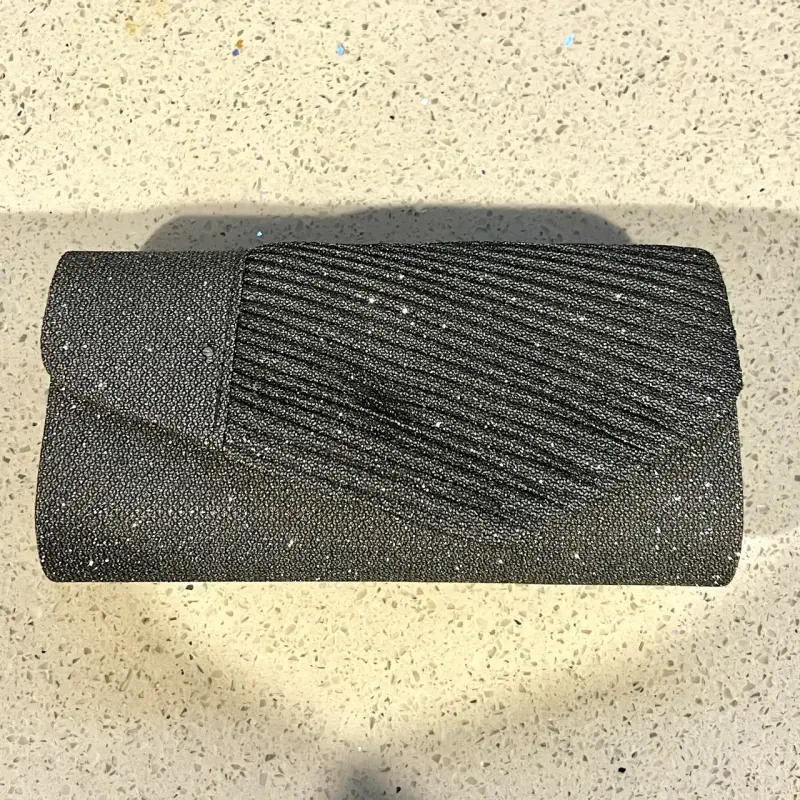 Cartera de mano elegante con cadena metálica - 2