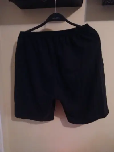 Shorts deportivos La coste negros para hombre - miniatura 2