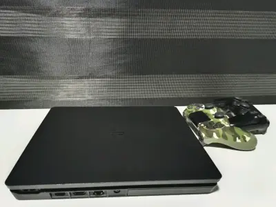 PS4 Slim 1TB + 2 controles originales + audífonos - miniatura 4