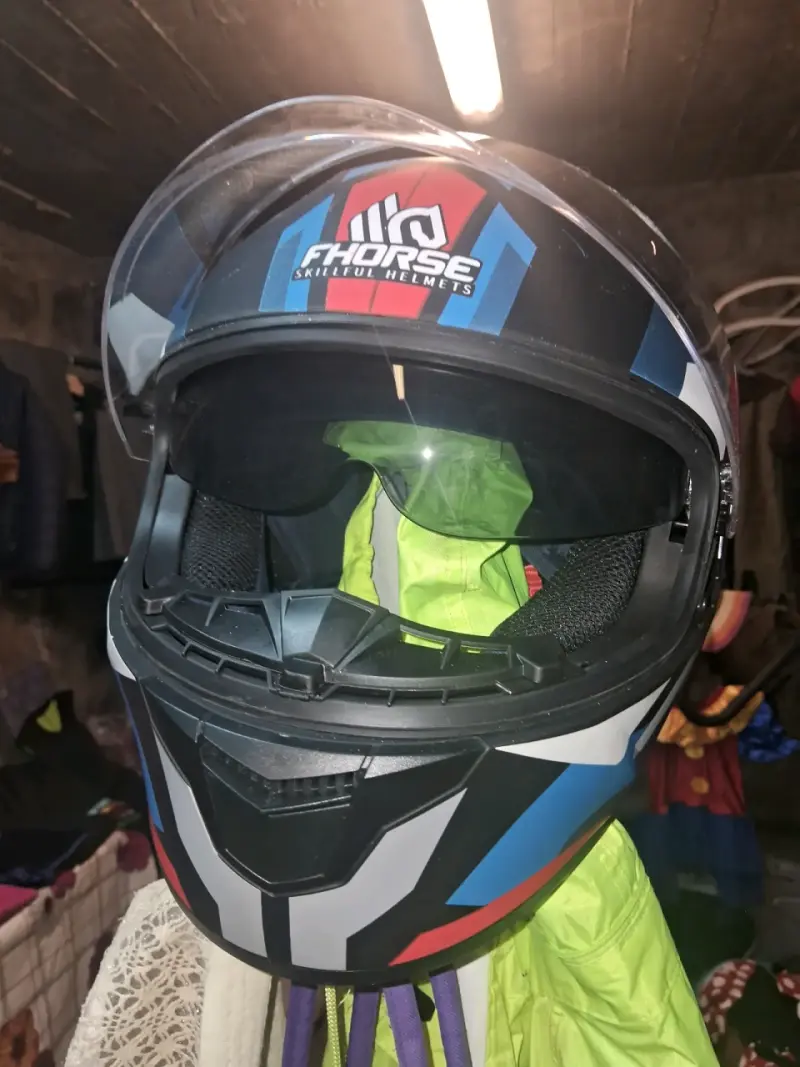 Casco de moto Fhorse azul con diseño moderno - 6