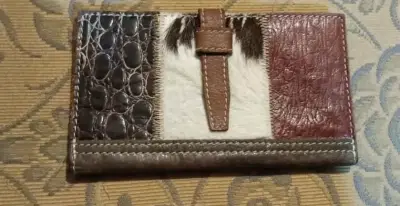 Billetera de cuero con diseño artesanal - miniatura 2