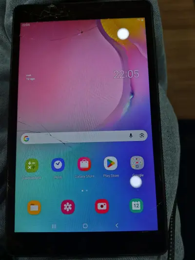 Tablet Samsung Galaxy Tab A 8.0 2019 con pantalla rota - miniatura 2