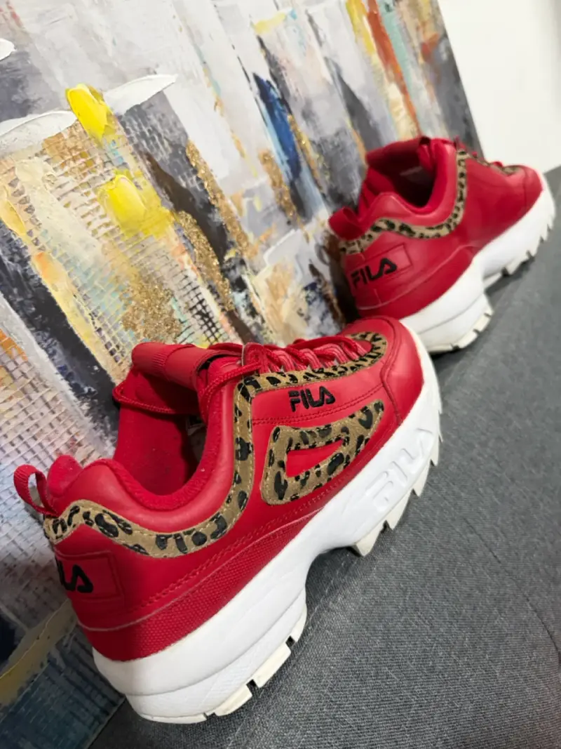 Zapatillas deportivas Fila rojas con estampado animal - 4
