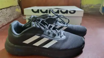 Zapatillas deportivas negras Adidas para hombre - miniatura 1