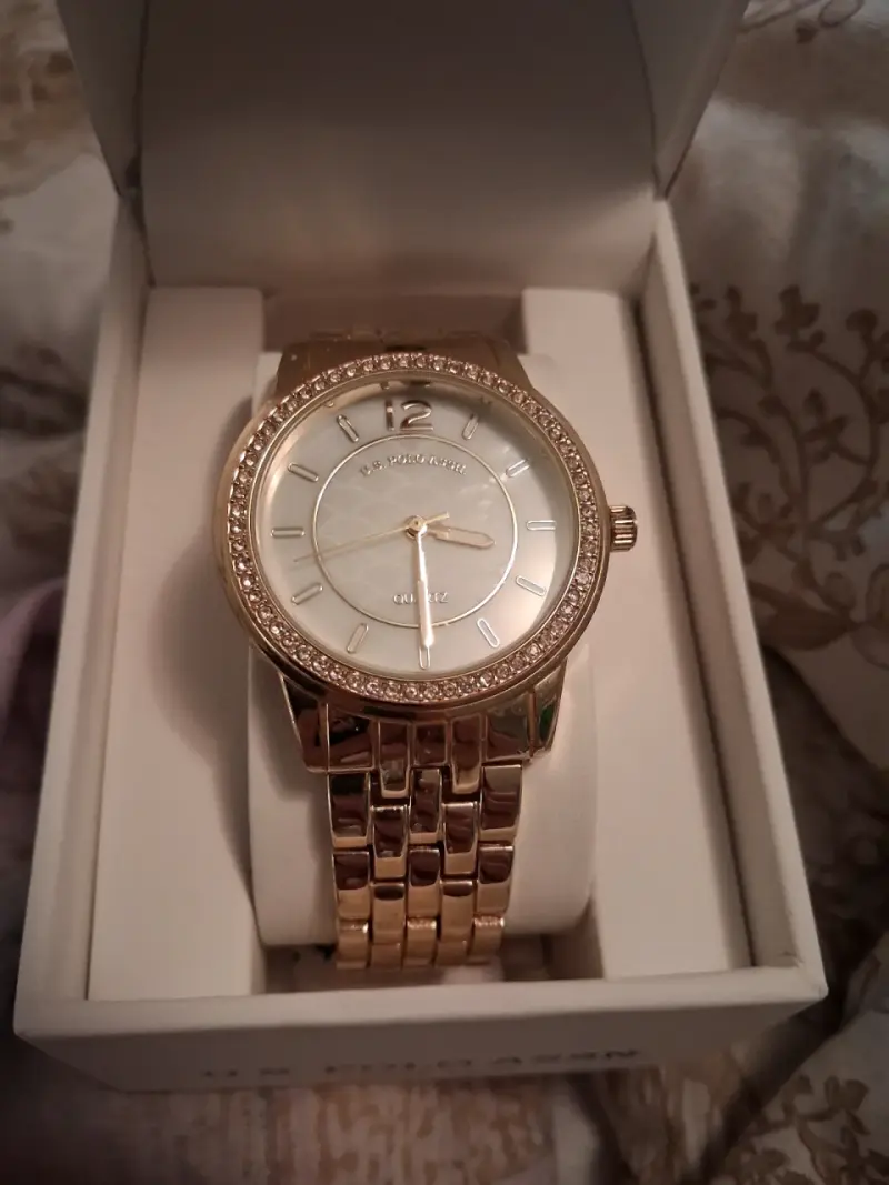 Reloj dorado U.S. Polo Assn. con cristales - 1