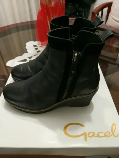 Botines de cuero negro con taco marca Gacel - miniatura 1