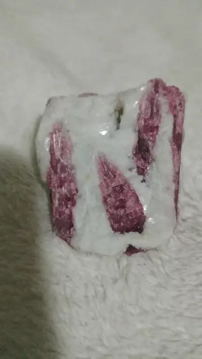 Mineral de Rubelita en Bruto - miniatura 1