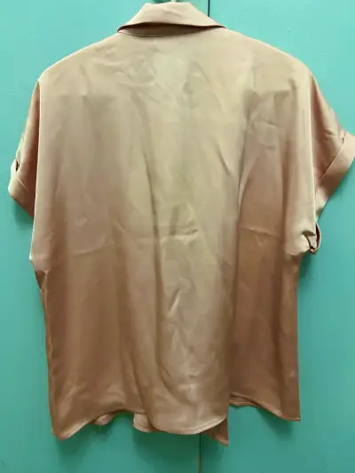 Blusa de satin rosa - miniatura 3