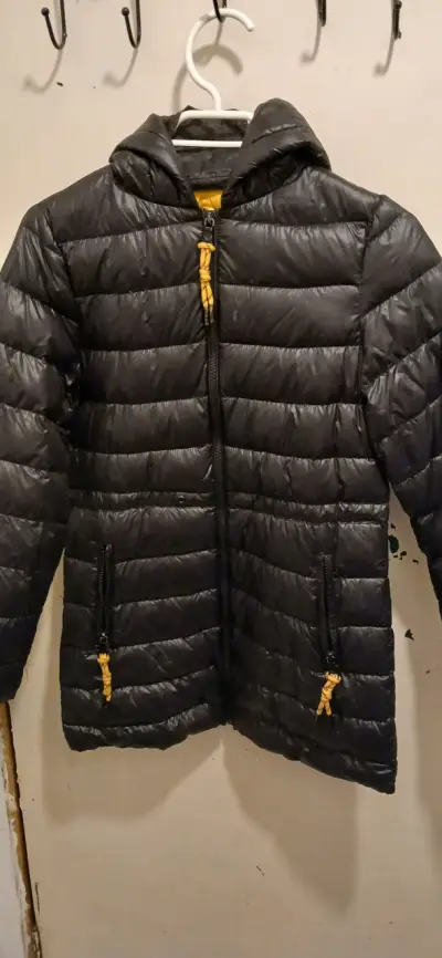 Chaqueta acolchada negra con capucha - miniatura 1