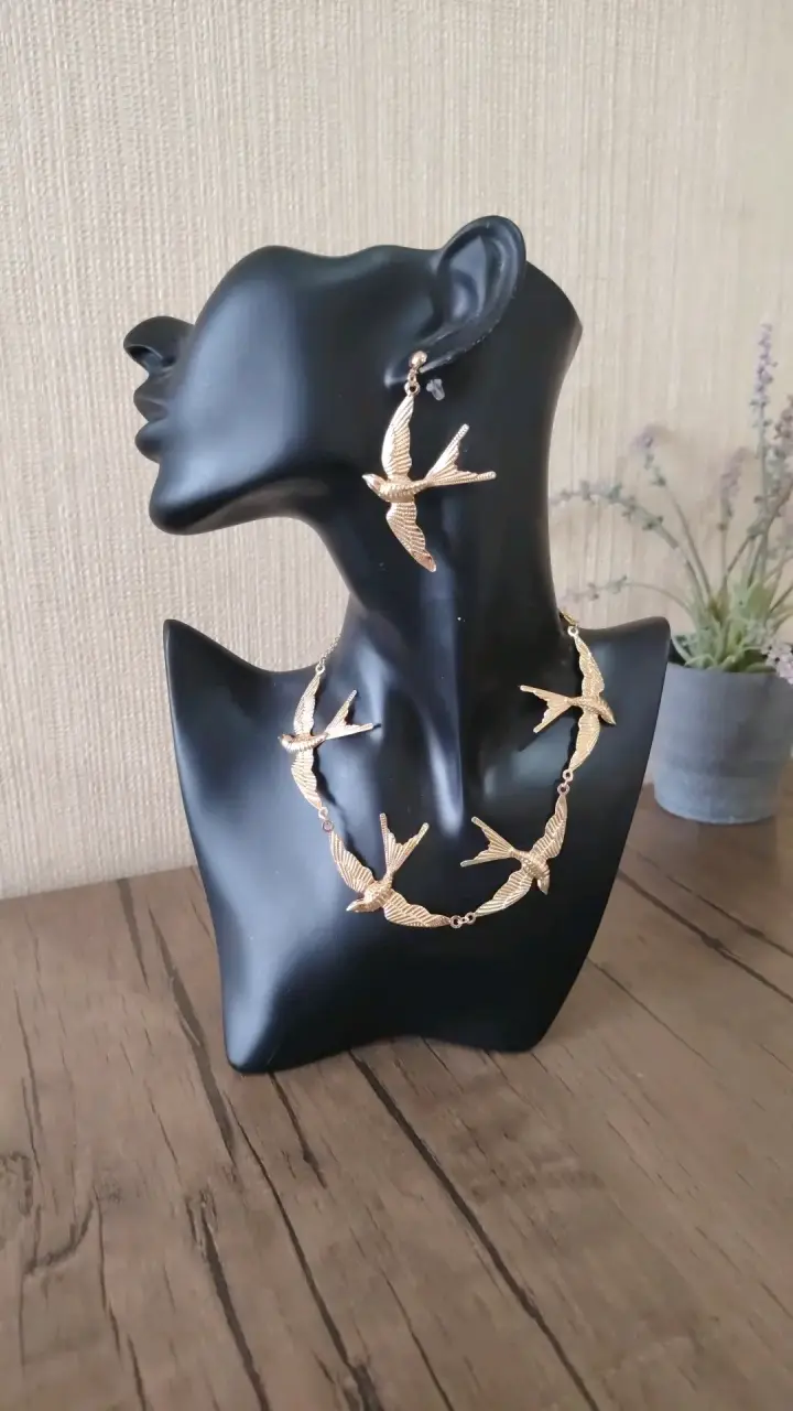 Conjunto de Collar y Aros Dorados con Diseño de Aves - 3