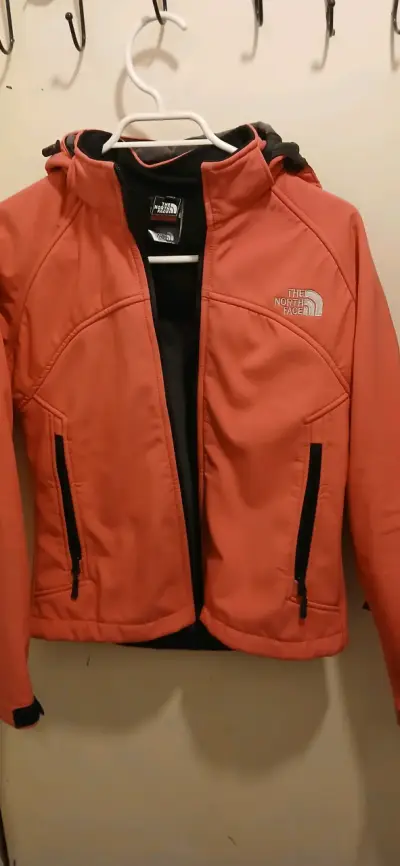 Chaqueta softshell naranja The North Face para mujer - miniatura 1