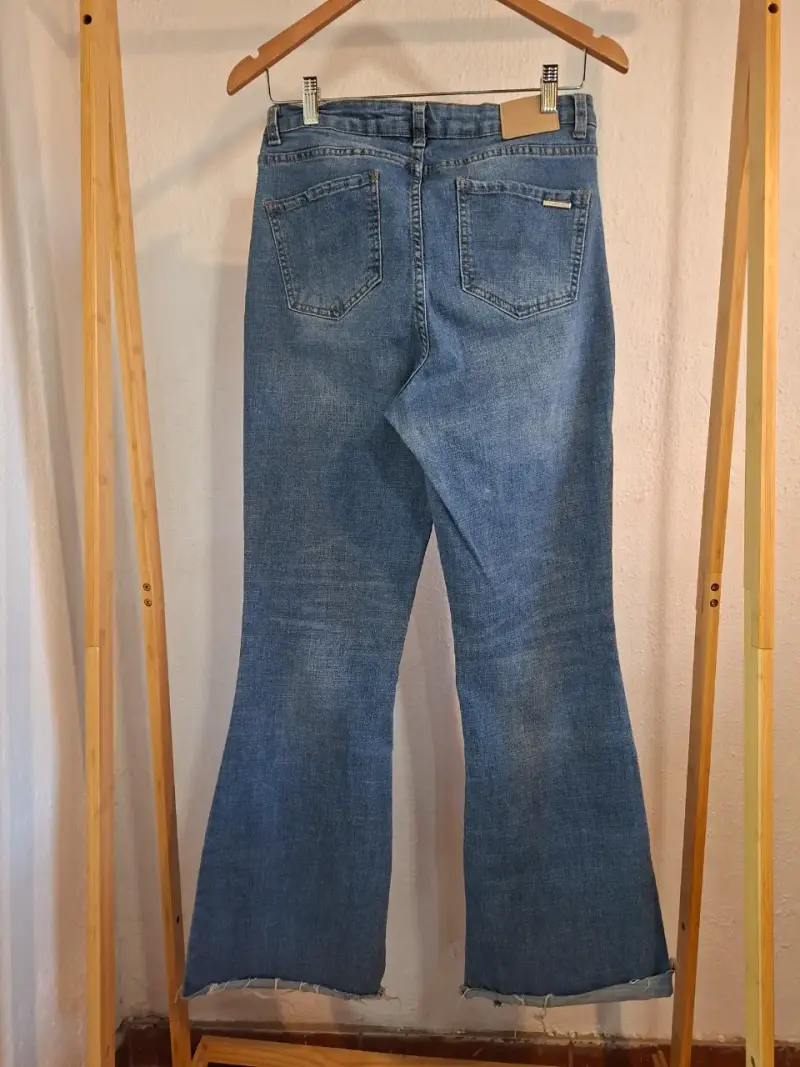 Jeans acampanados BluGirl talla 42 - 3
