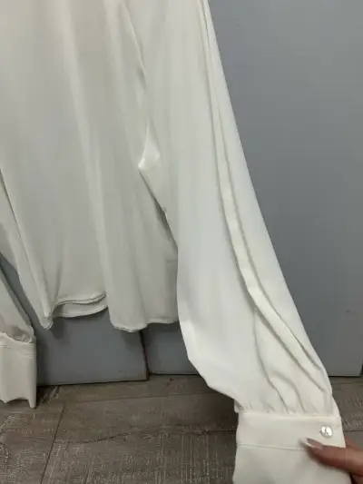 Blusa blanca de manga larga elegante - miniatura 2