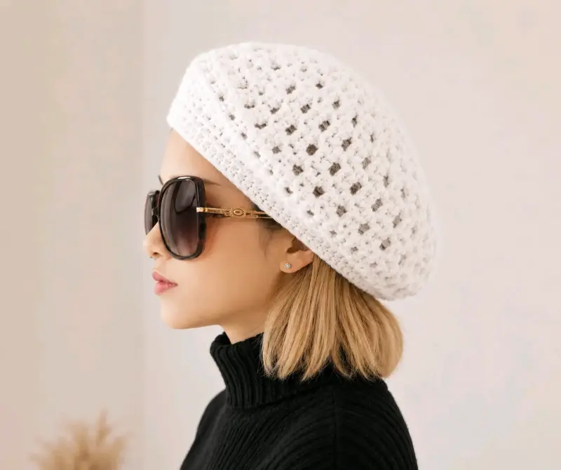 Boina de crochet blanca elegante