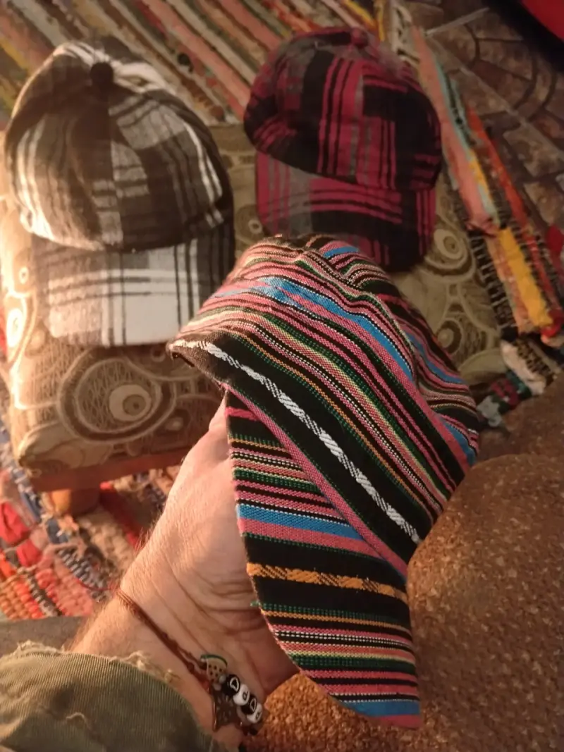 3 Gorros de temporada talla mujer, perfecto estado - 1